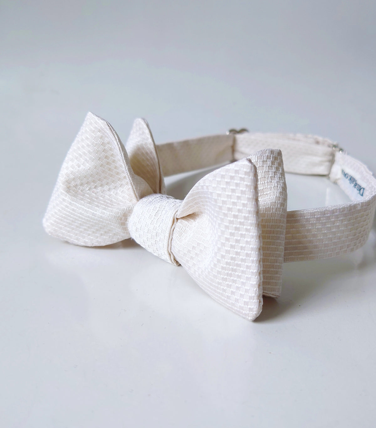 Off-white vintage textured silk bow tie