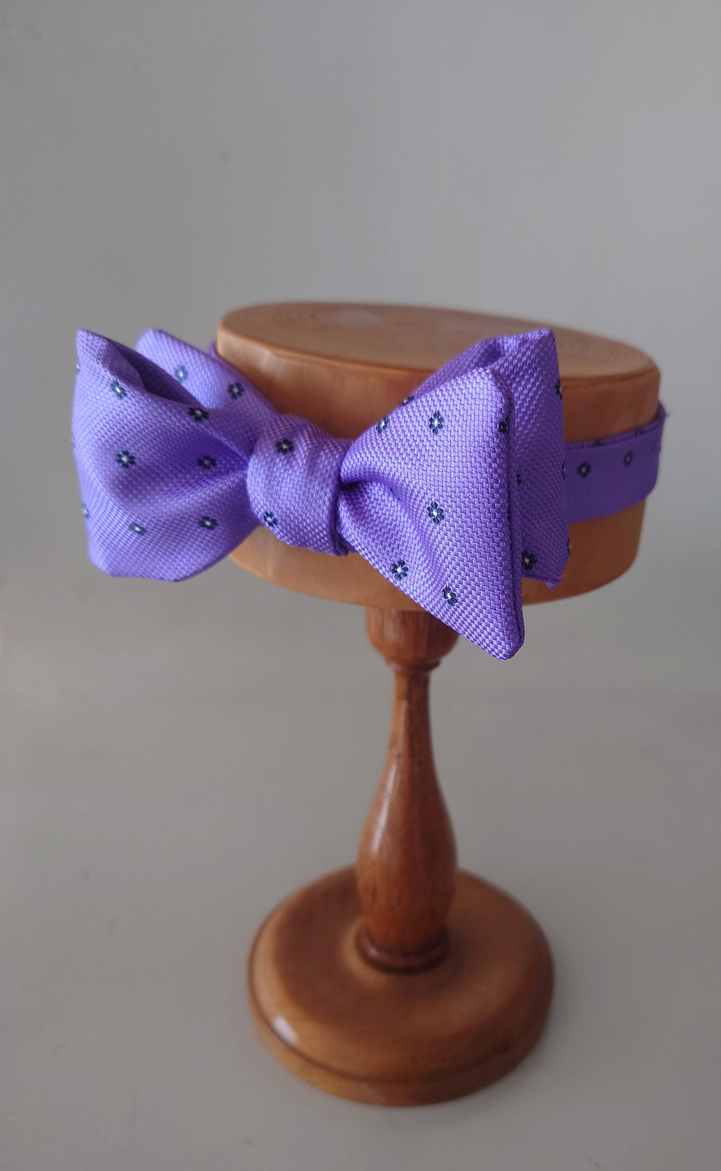 LIlac Vanners vintage silk bow tie