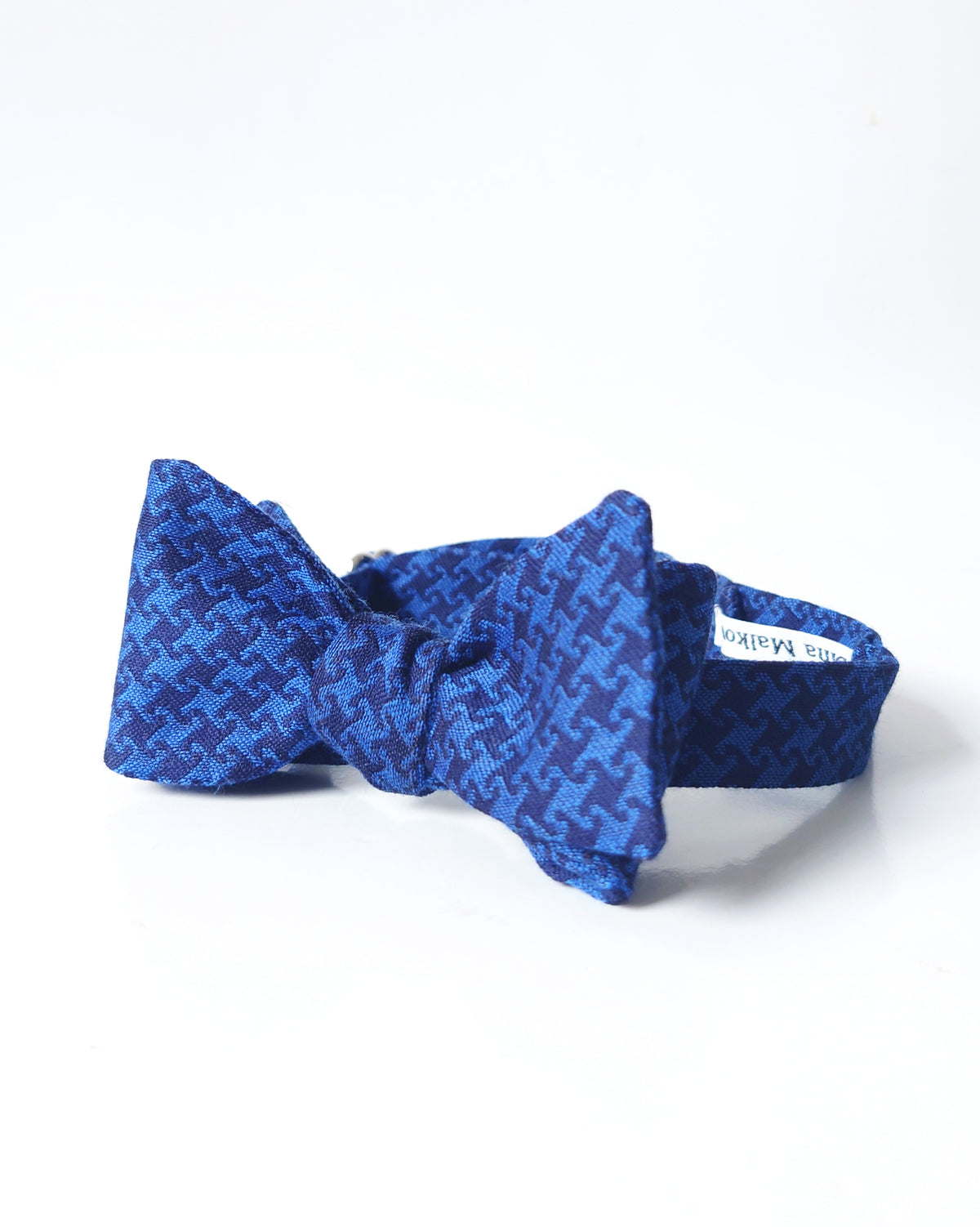 Blue navy bow tie in wool fabric with houndstooth pattern