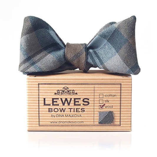 Munro clan Scottish wool tartan bow tie