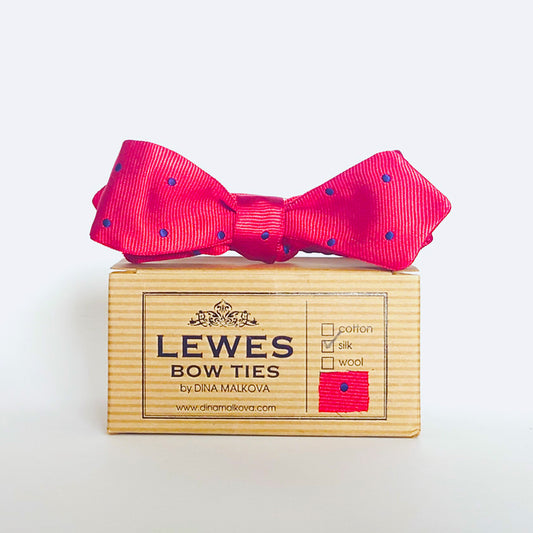 red silk polka dot bow tie 50s style with diamond points