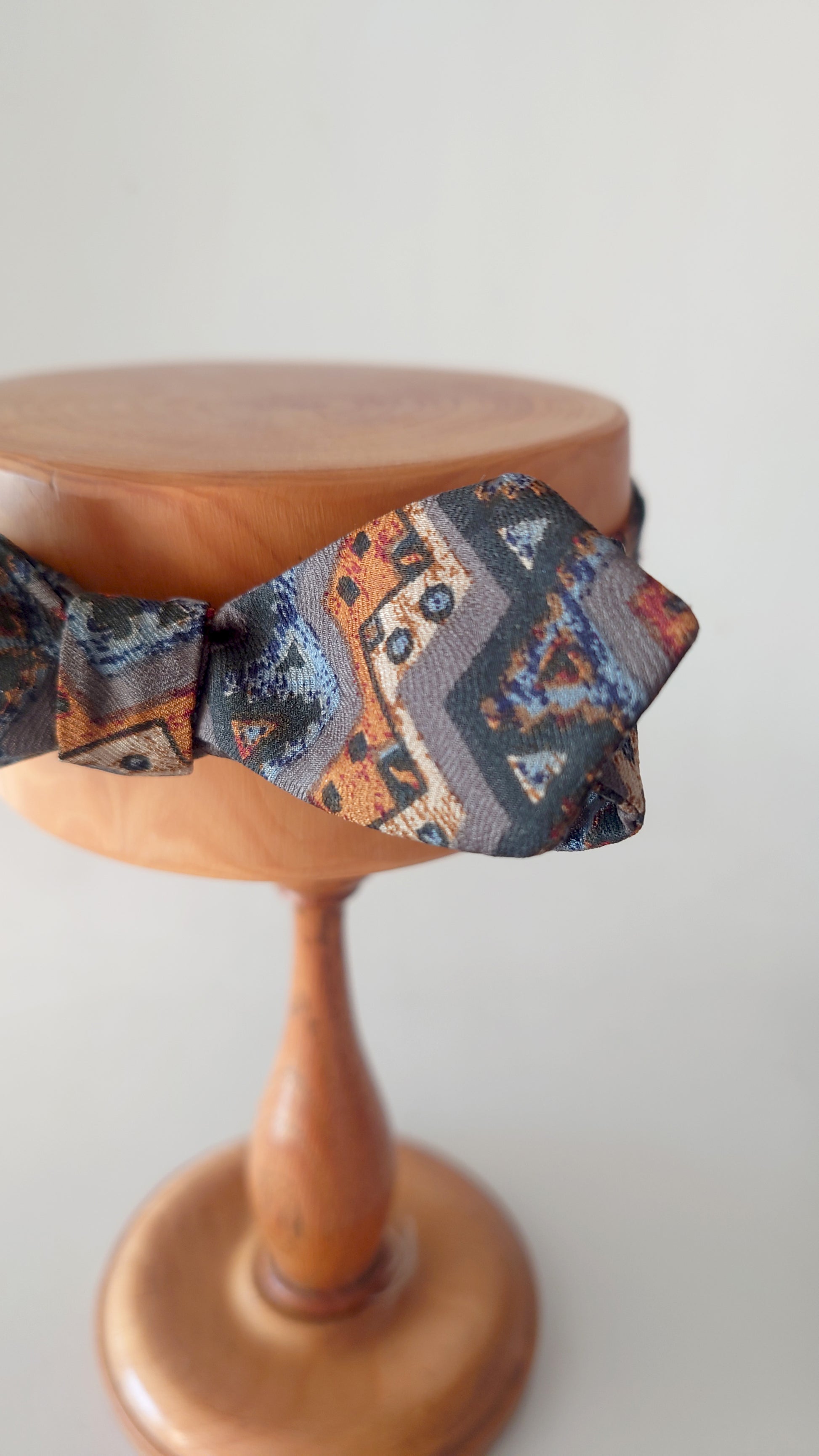 silk skinny bow tie in grey and orange 